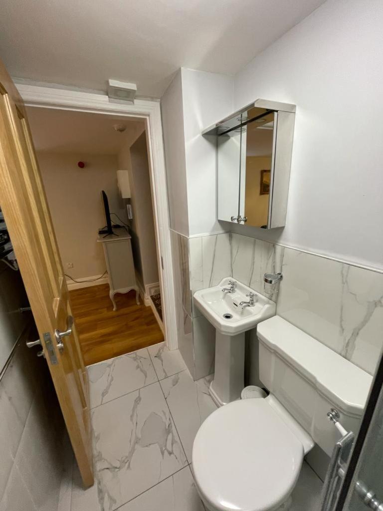 Ferienwohnung The Post House Kinsale Zimmer foto